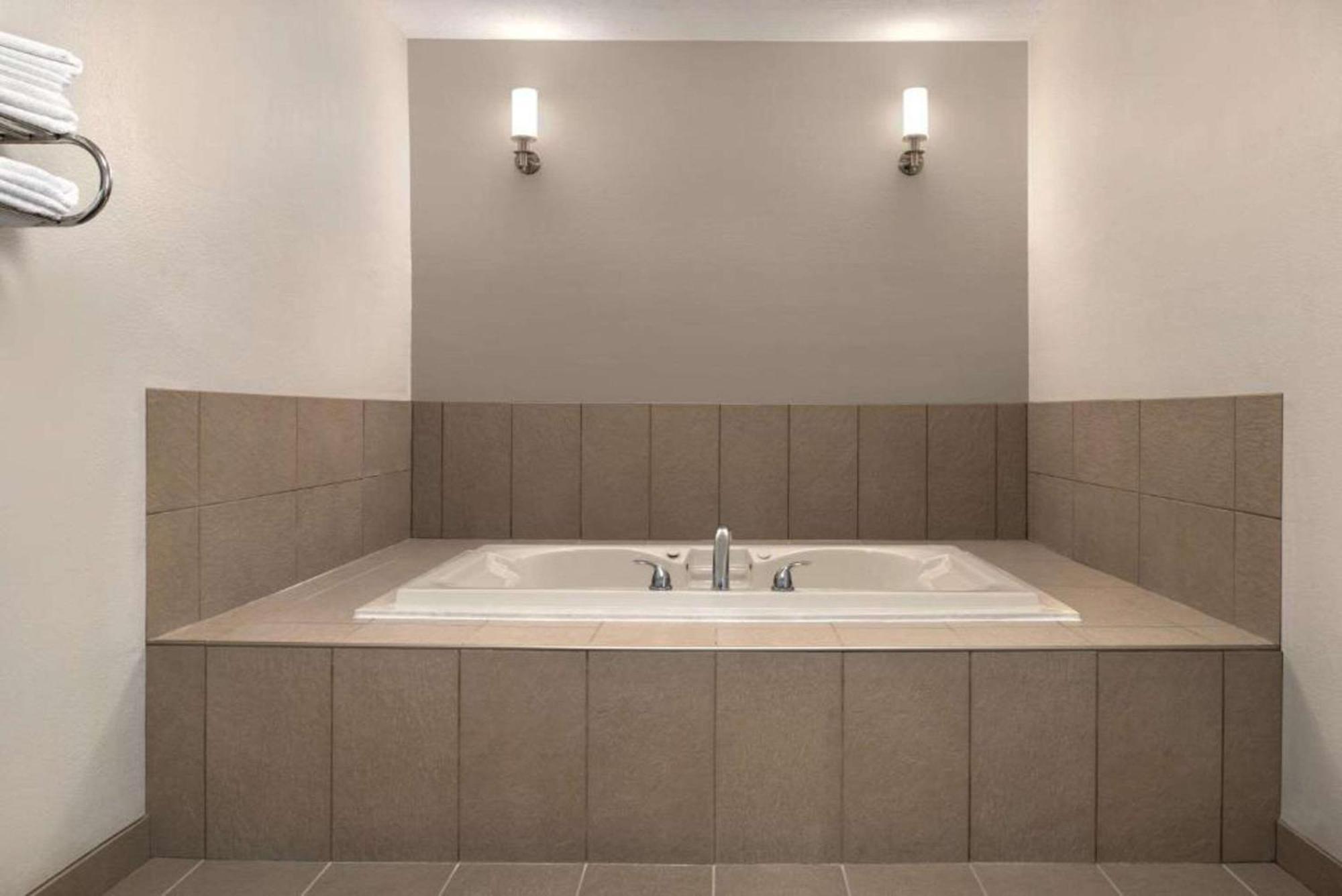 Country Inn & Suites By Radisson, Brookings Buitenkant foto